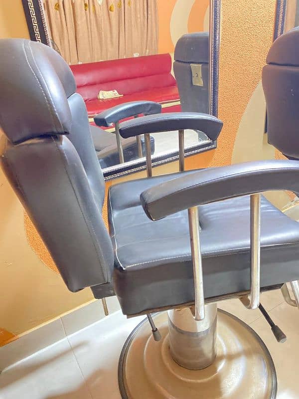 Beauty Parlor Chair 3