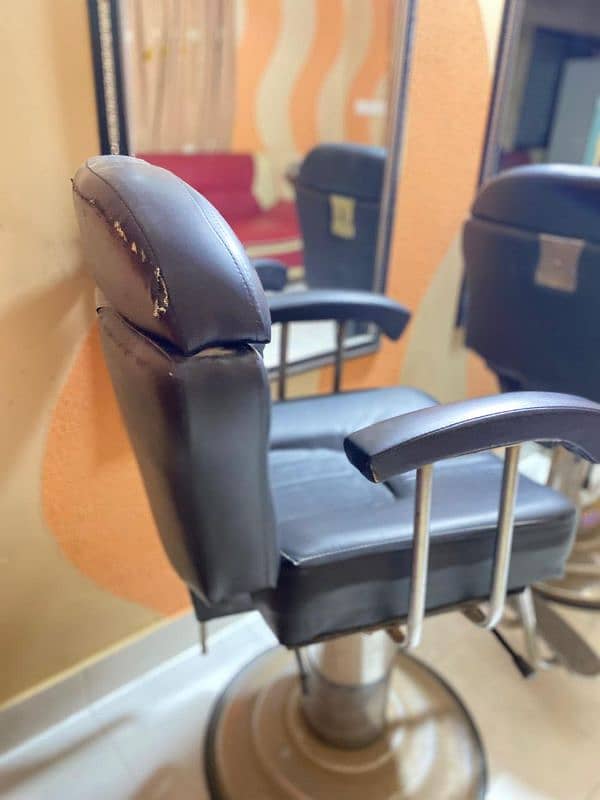 Beauty Parlor Chair 4