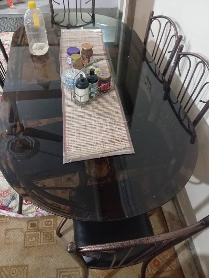 Dinning table and centre table for sale Tariq road 7