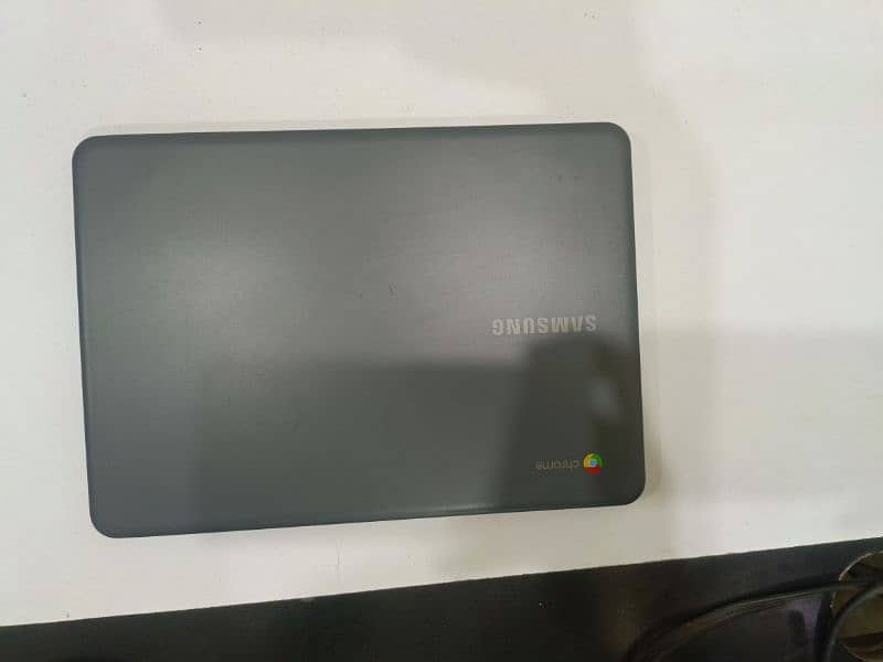 Samsung Chrome book 0