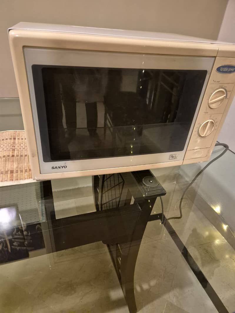 Microwave oven in good condition 1