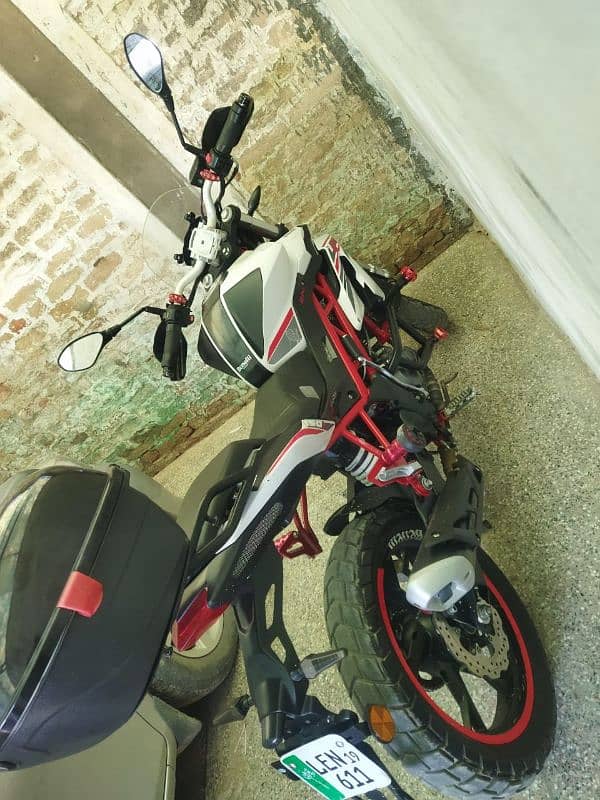 Benelli tnt 150i 2019 1