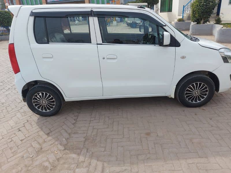 Suzuki Wagon R 2017/18 lush condition 1