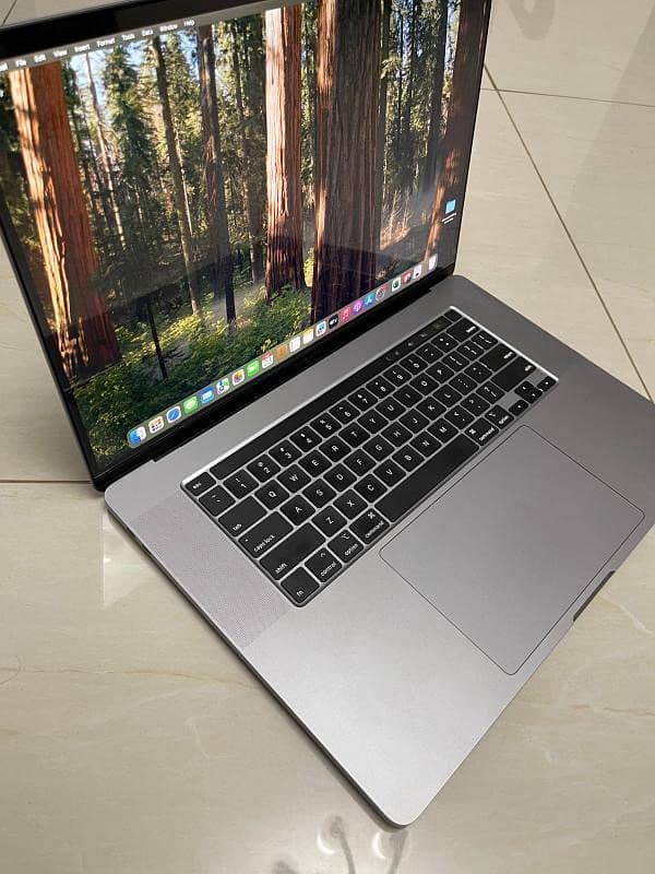 Mac Book Pro 1