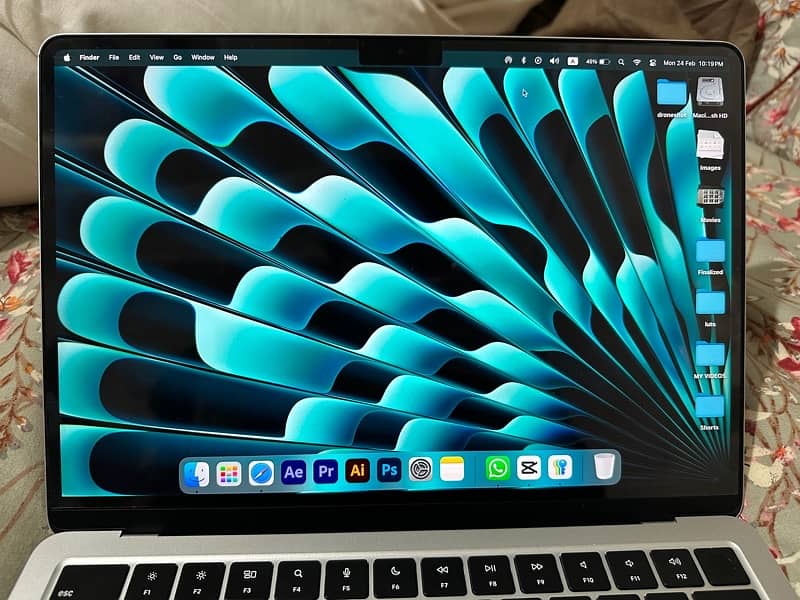 Macbook Air M-2 (read description) 3