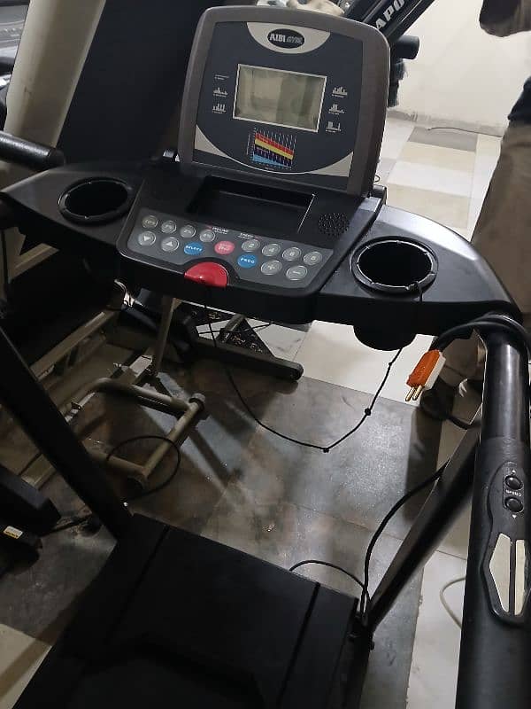 treadmils. (0309 5885468). ellapticals. gym cycles. home gym. dumbles 5