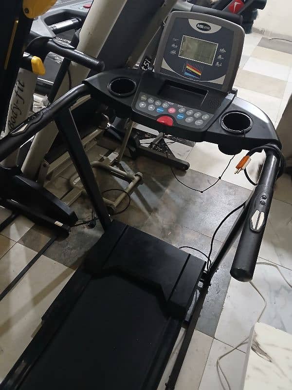 treadmils. (0309 5885468). ellapticals. gym cycles. home gym. dumbles 6