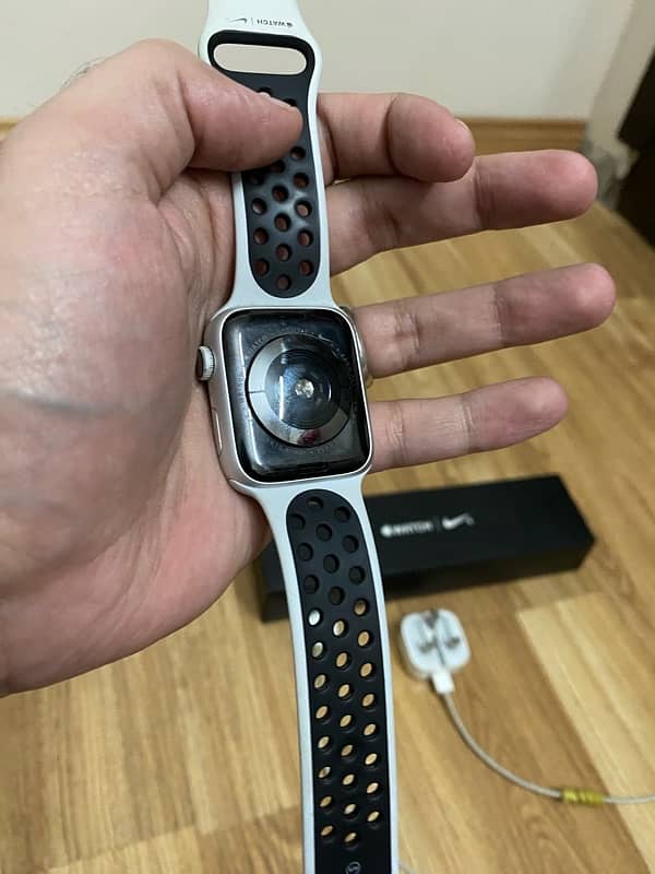 Apple Watch Series 4 44 mm Nike Edition 1