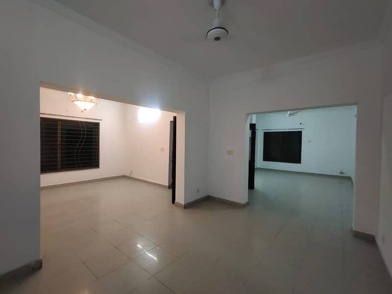 Gulberg 3 House For Rent Sized 10 Marla 0