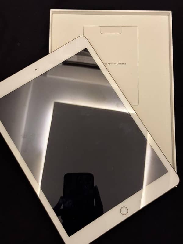 iPad (7th Generation) Wi-Fi 128 GB 1