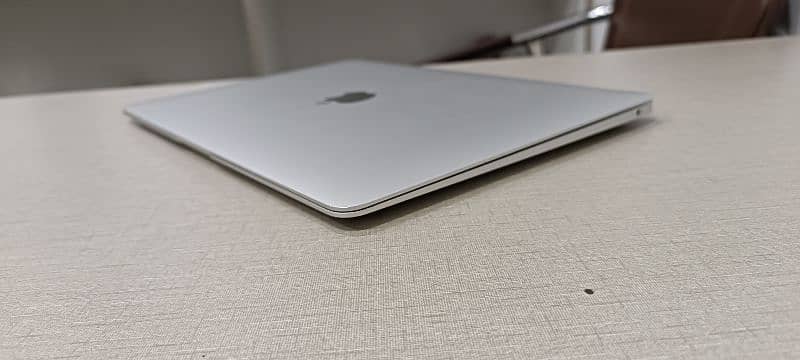 Apple MacBook Air 2020 13.3" Ci5 16/512 GB 14