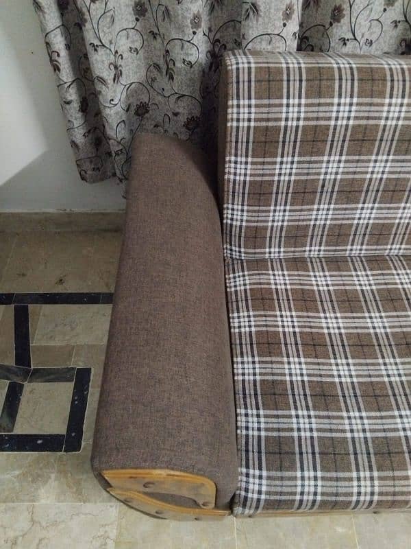 Sofa Cumbed For Sale. 4