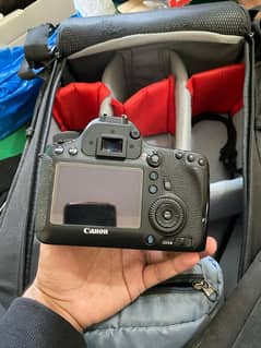 urgent sale 6D with strap+3batteies+charger+battery grip  50mm 1.8 stm