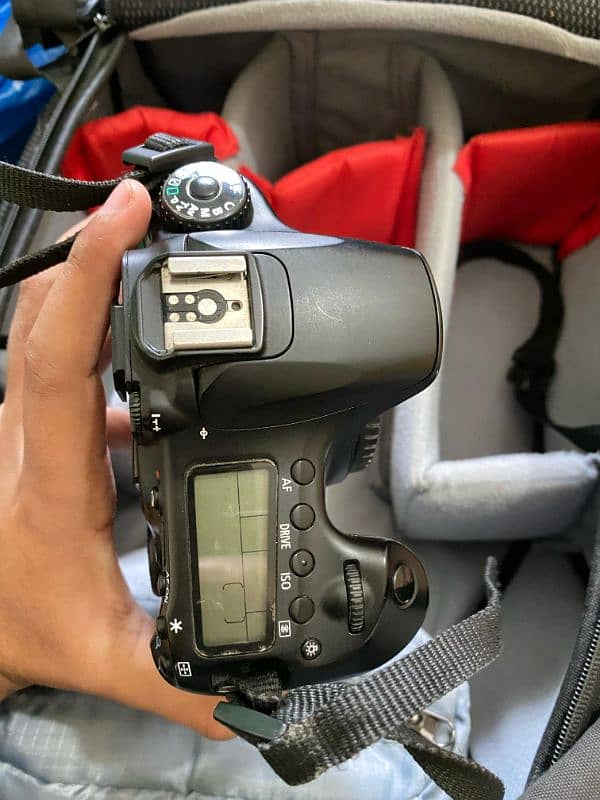 urgent sale 6D with strap+3batteies+charger+battery grip  50mm 1.8 stm 9