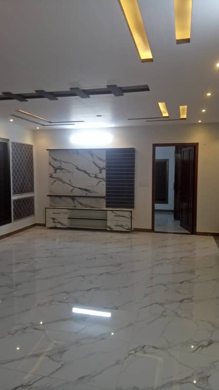 SOFTWARE HOUSE / CALL CENTER / INDEPENDENT HOUSE 240 yards /400 yards /500 yards /600 yards /1000 yards / GULSHAN IQBAL VIP block 3,4,5,6,7,8 Gulistan-e-johar VIP block 14 / 600 yards Available For RENT 0