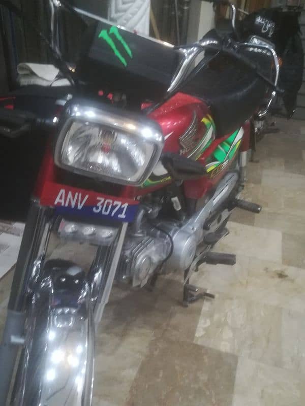 I am selling honda 70 0