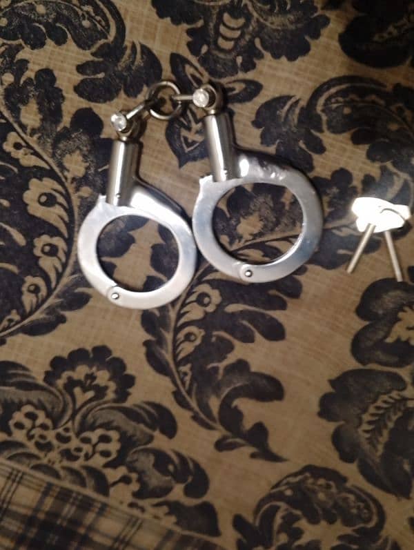 HANDCUFFS ENGLISH USA 2