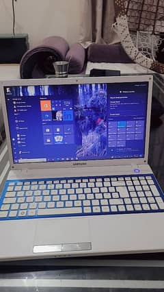 Samsung laptop 10/10 lush condition