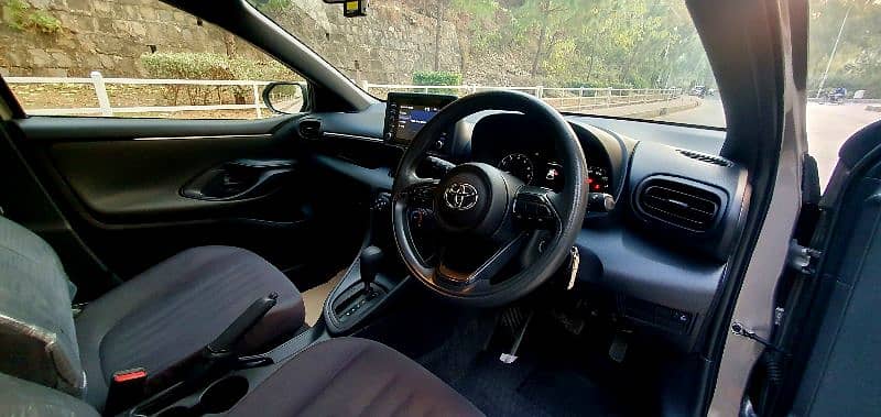 Toyota Yaris 2021 X package 6