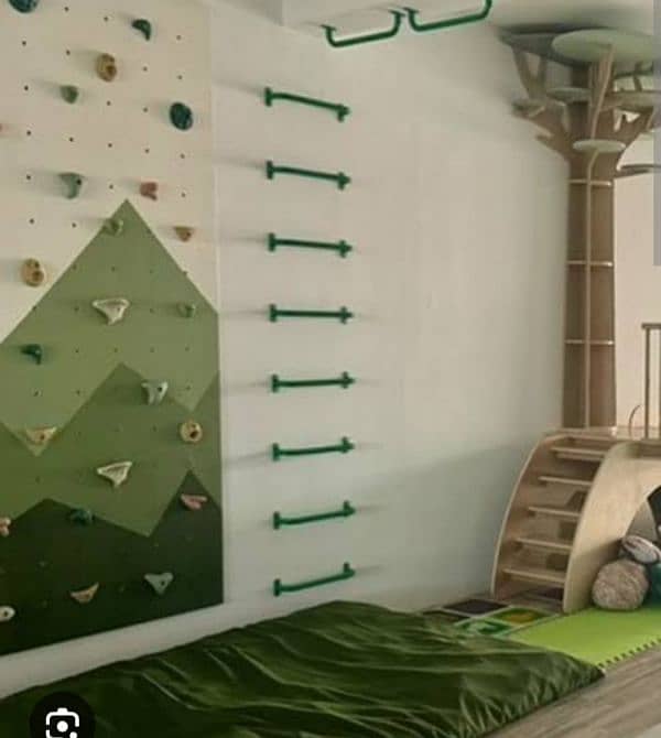 jungle gym and it's activities like climbing holds etc available 8