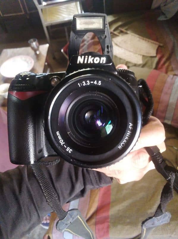 DSLR NIKON D90 WITH 35X70 LENS BATRY CHARGER AND BAG 0