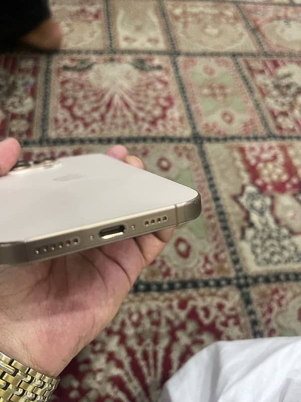 iPhone 16 pro max desert color jv 2