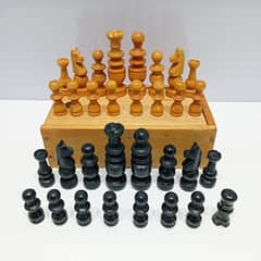 Vintage 1960s Aledrez Staunton Wood Chess Set with Box, Made in Spain