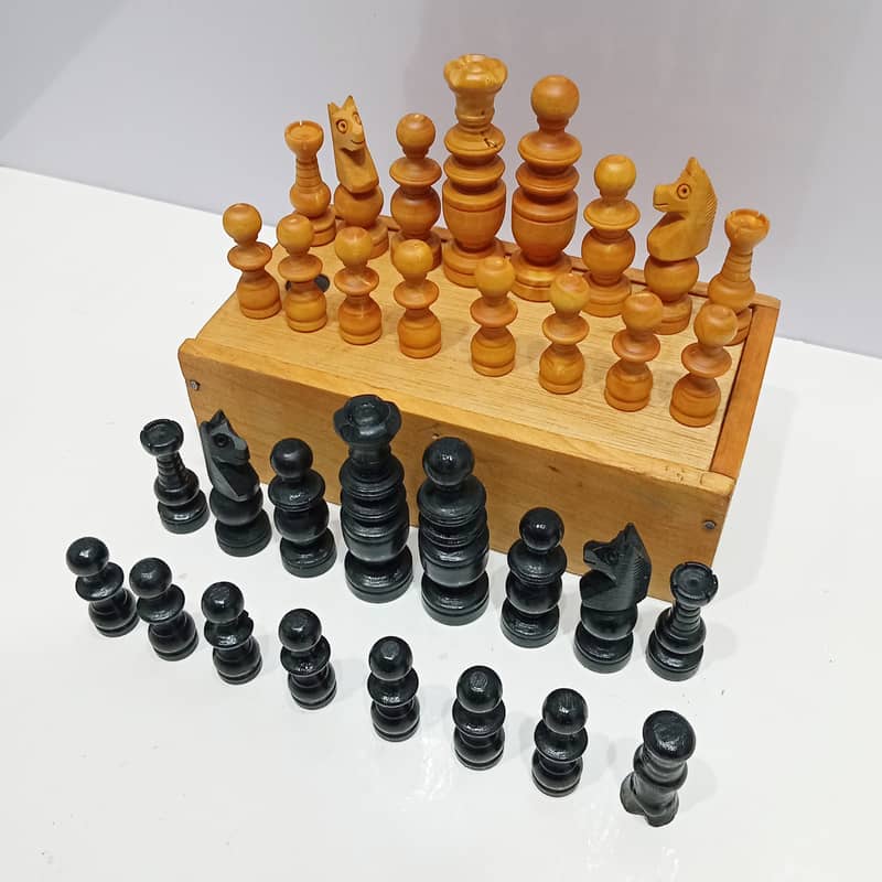 Vintage 1960s Aledrez Staunton Wood Chess Set with Box, Made in Spain 1