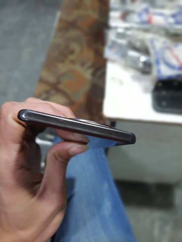 Vivo V30e 3