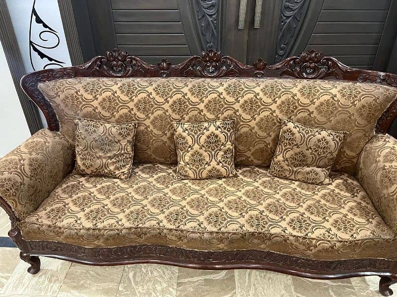 Sofa set and chairs 7