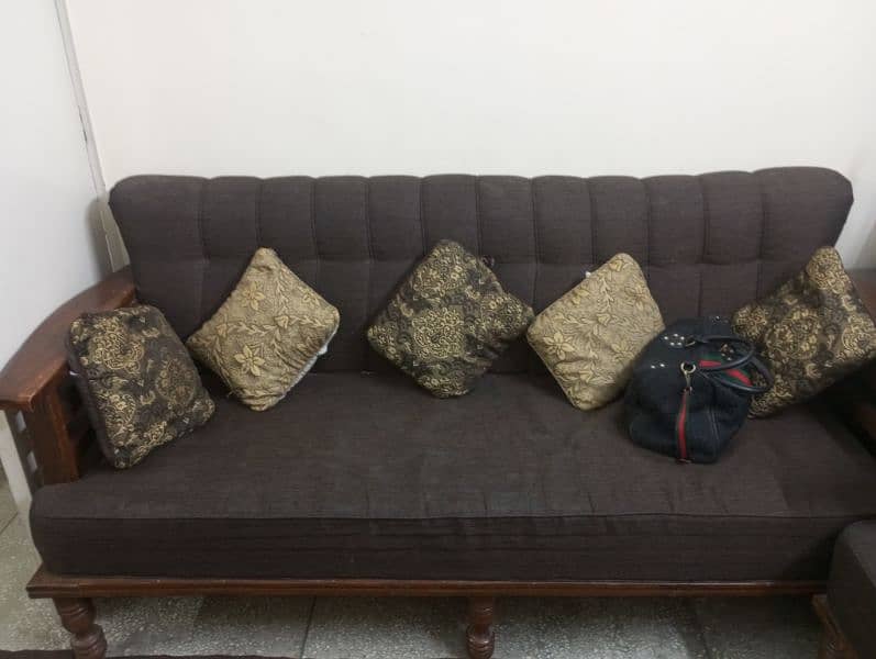 5 Seater Sofa Set With Matching Puffies 0