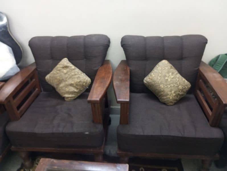 5 Seater Sofa Set With Matching Puffies 1