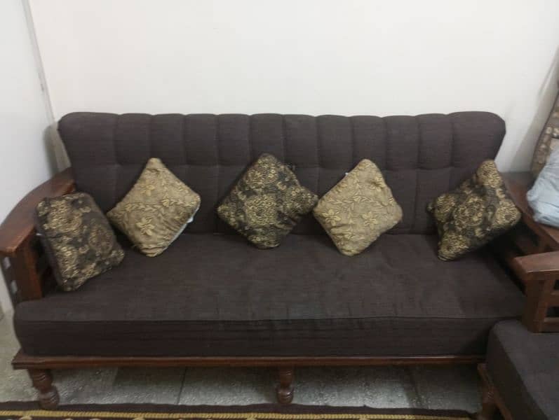 5 Seater Sofa Set With Matching Puffies 2