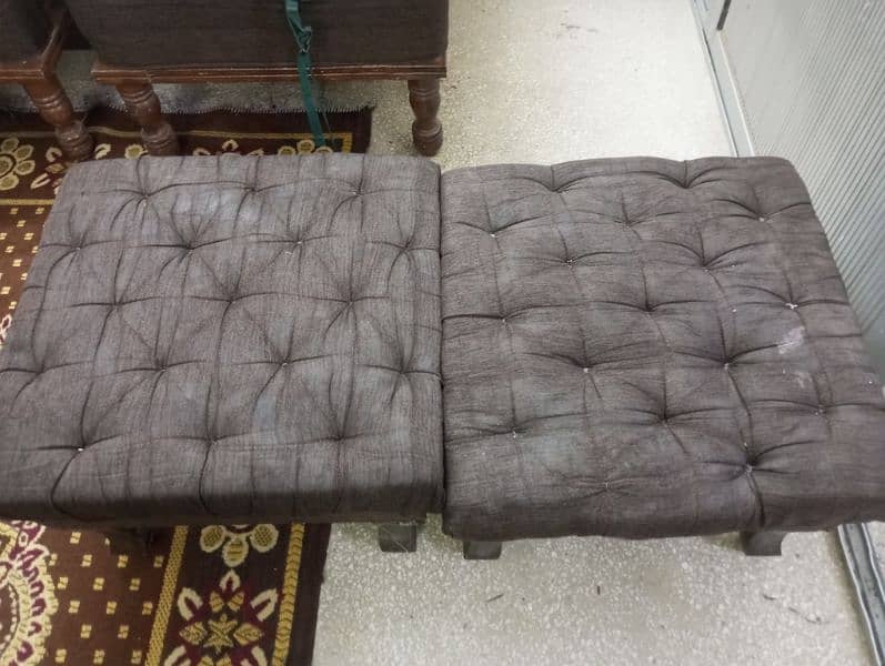 5 Seater Sofa Set With Matching Puffies 3