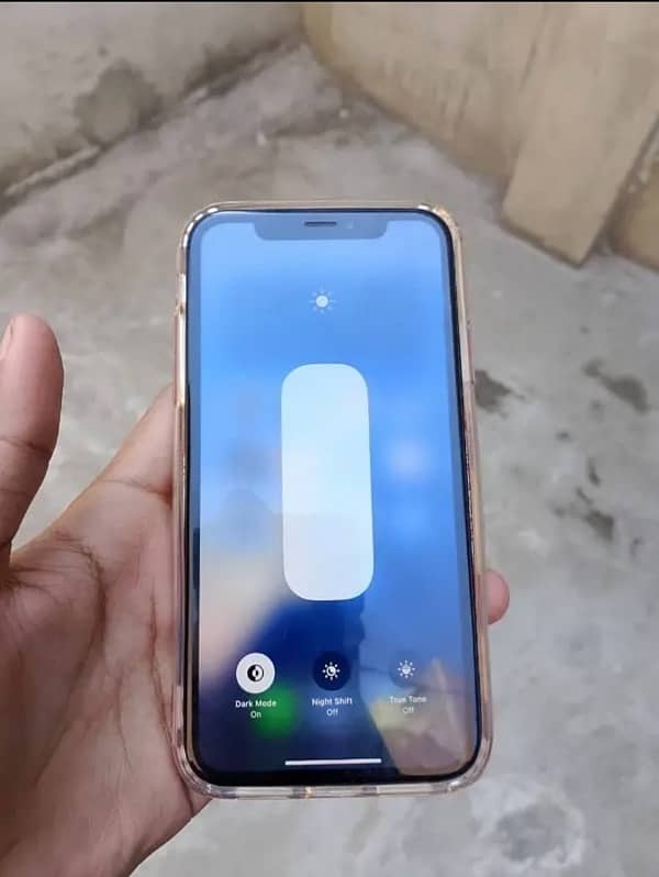 IPHONE XR FOR SELL 64gb Jv dual sim 0