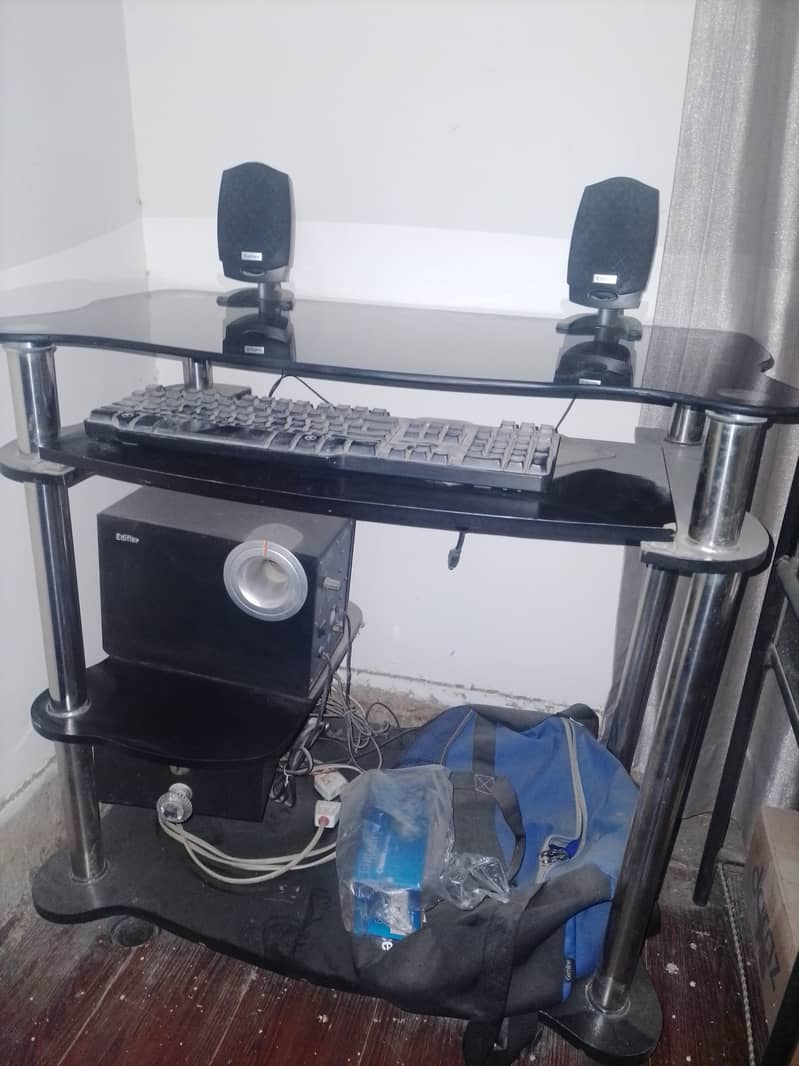 Computer/Laptop Table with Chair 0