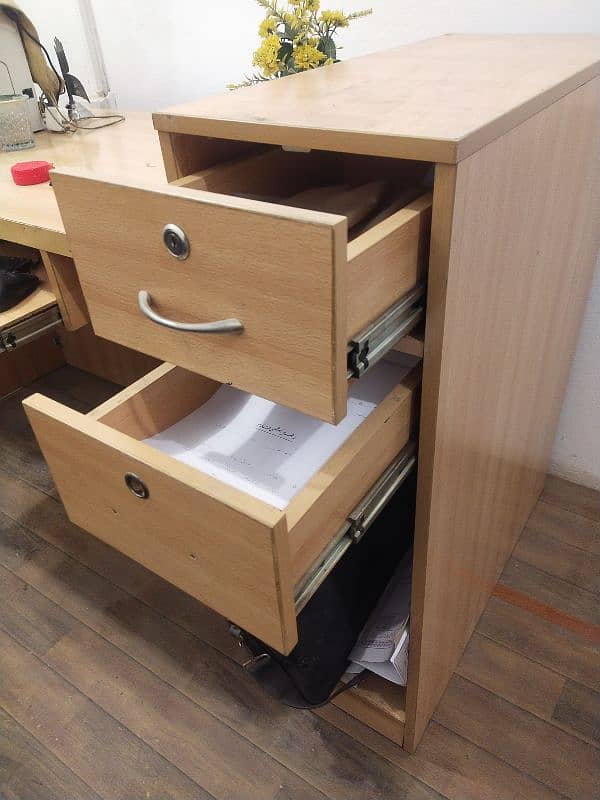 Office Table with Drawers, Keyboard Tray and two holes for cables 2