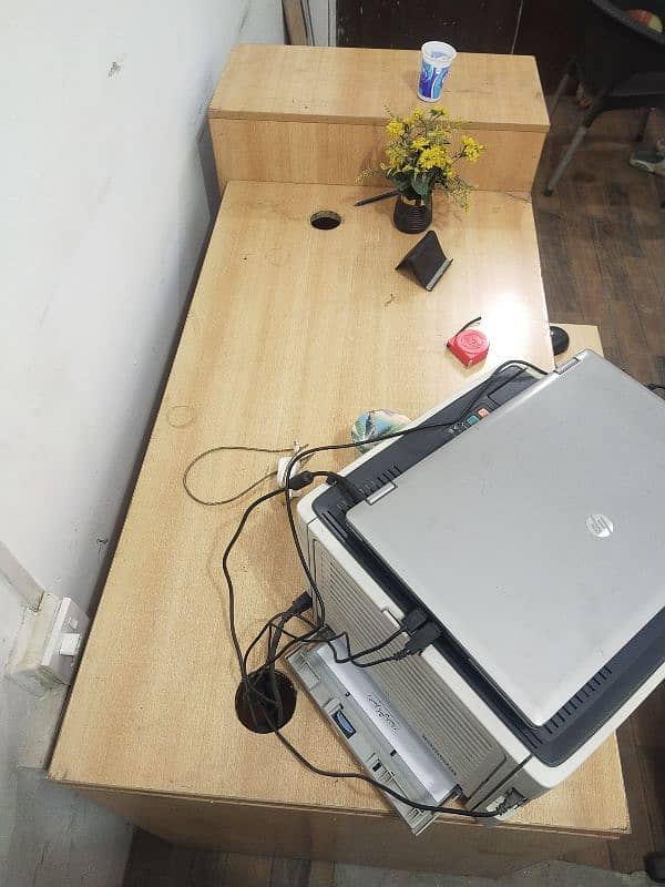 Office Table with Drawers, Keyboard Tray and two holes for cables 3