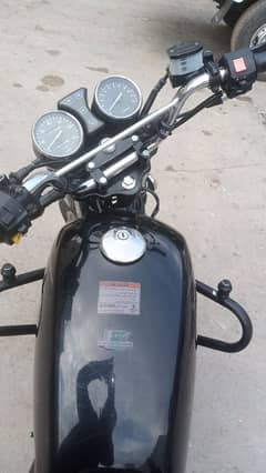 suzuki  Gs 150 Se bik spcial addition very good nd ginone condition