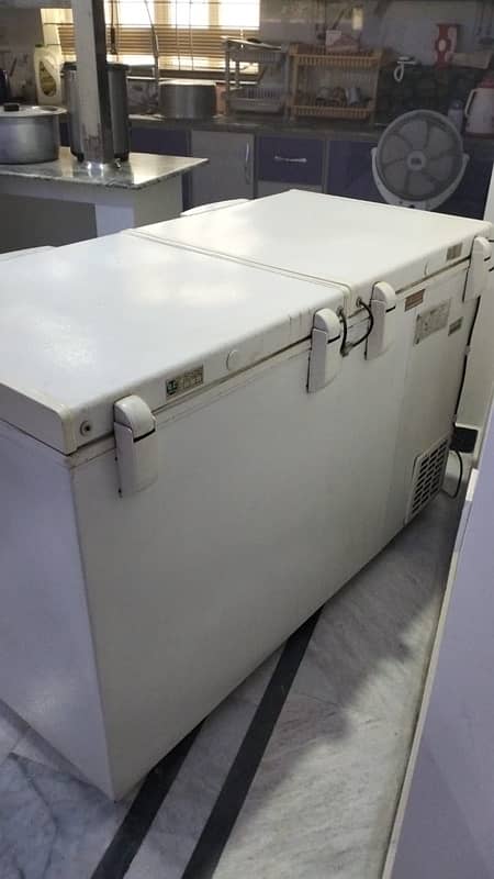 urgent sale freezer 1