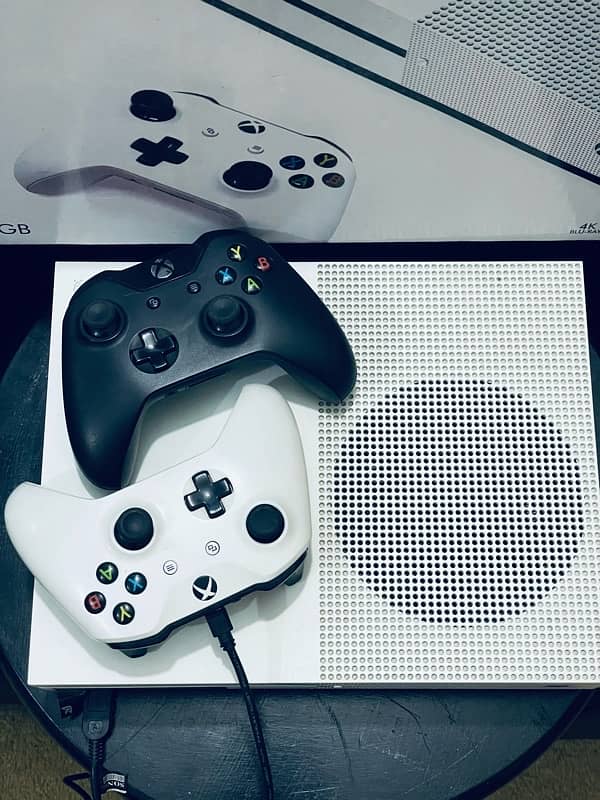 xbox 1S | 8 Games | 10/10 piece 1