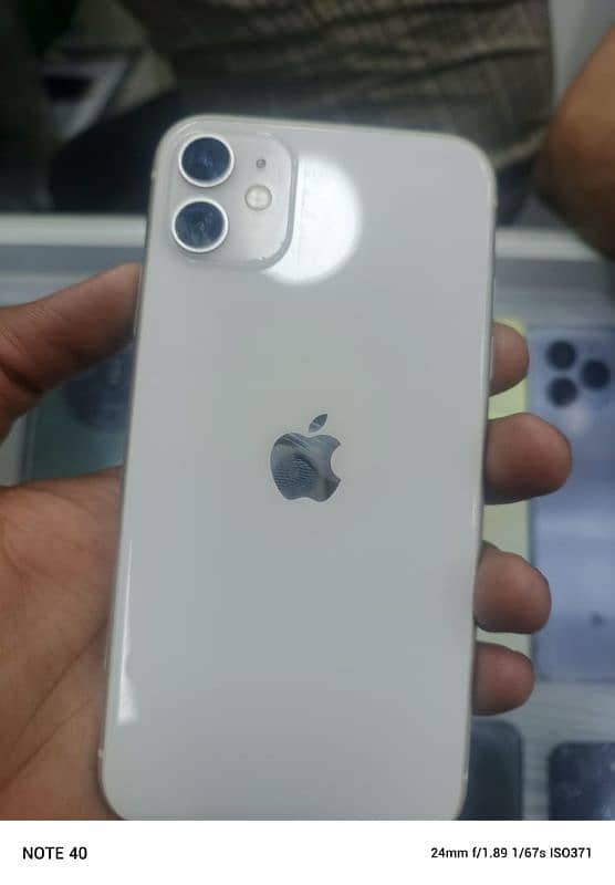 IPhone 11 64 GB  Bettery Helt  85    Water proof 0