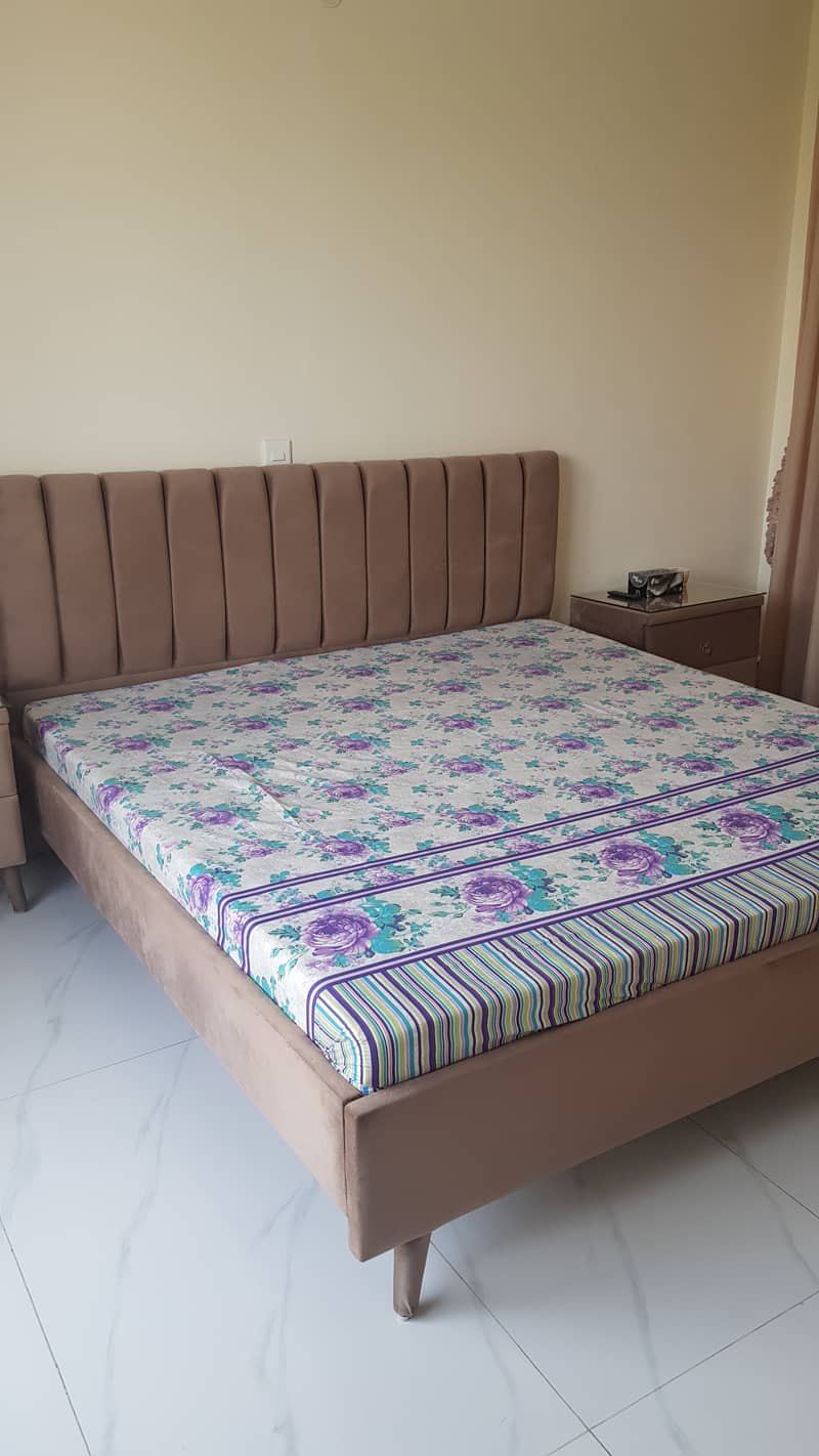 King size bed with mattress 3