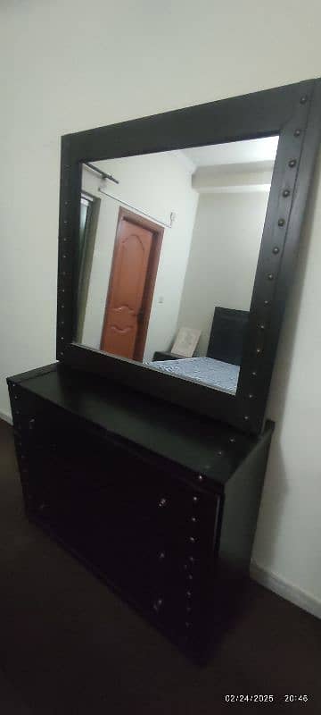 bed set, dressing table , Mattress 1