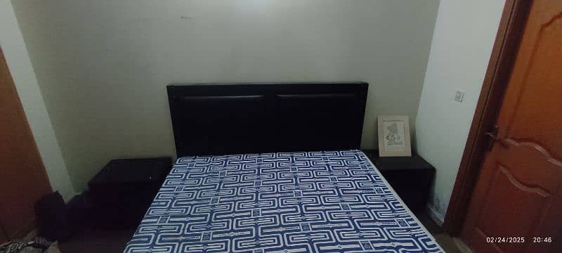 bed set, dressing table , Mattress 3