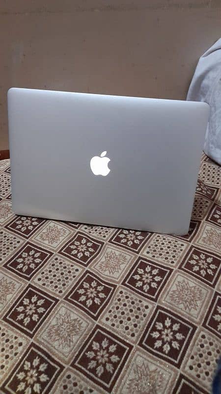 Apple MACBOOK Mid 15 3