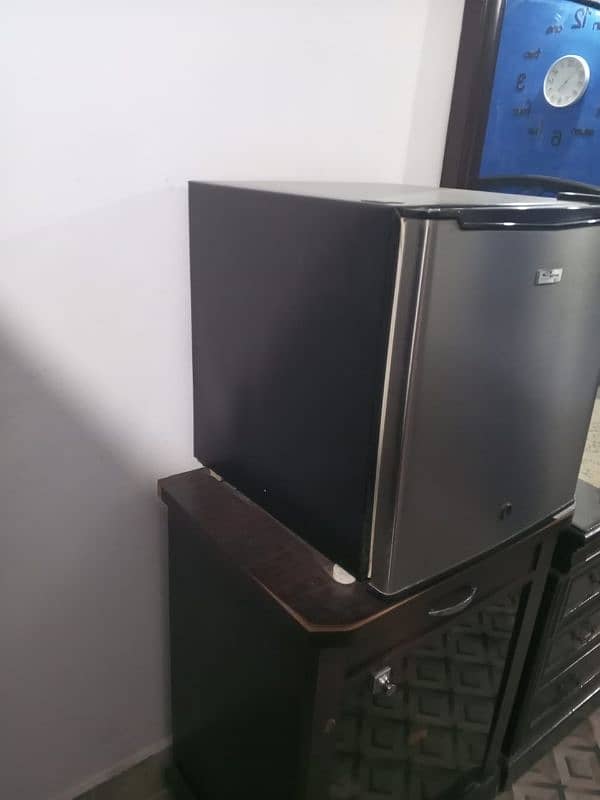 Mini Fridge with Wooden Trolley 0