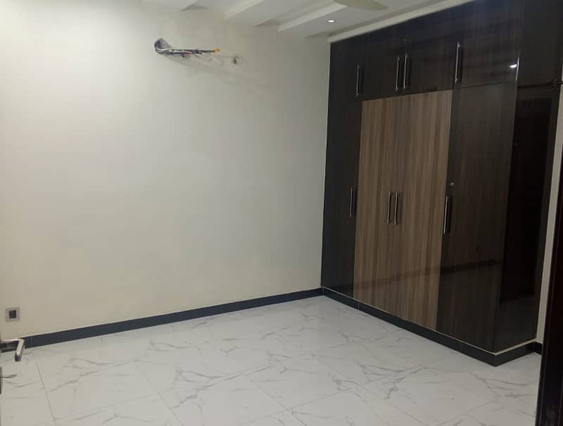 Beautiful 10 Marla 2 Bed Ground Floor For Rent in Dha phase 8 ( 0335-5779339 ) 4