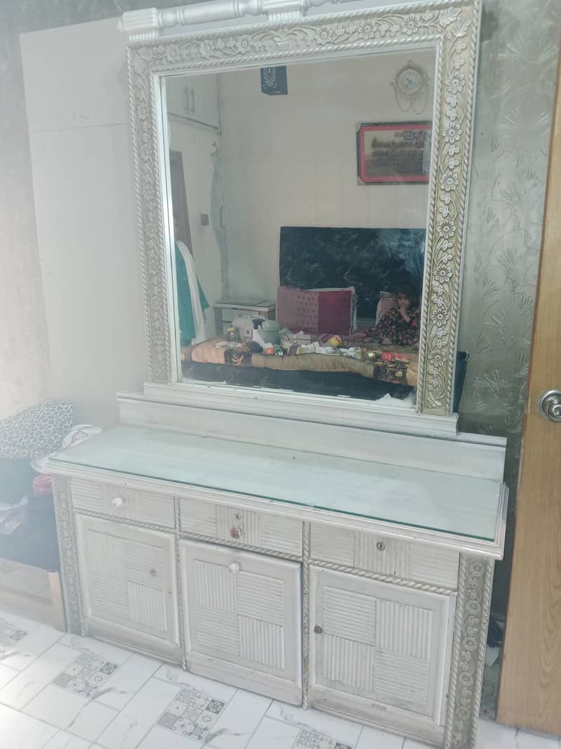 Dressing table with 2 side table 2