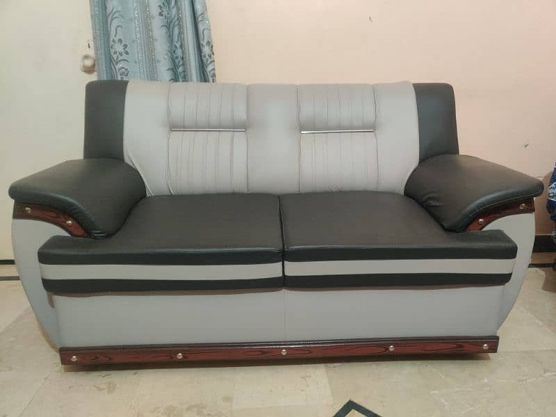 Premium Sofa Set – Like New Condition – 3+2+1 Seater. 2